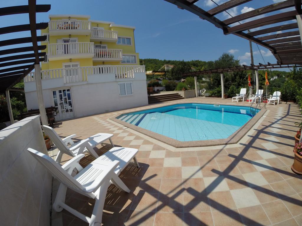 Apartments Romana Slatine Habitación foto