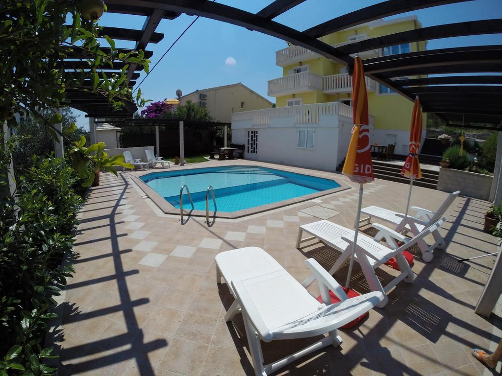 Apartments Romana Slatine Habitación foto